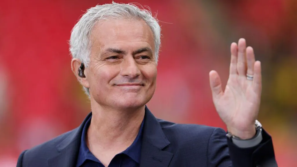 Who would say not to this Portuguese giant? - Mourinho arrives for talks